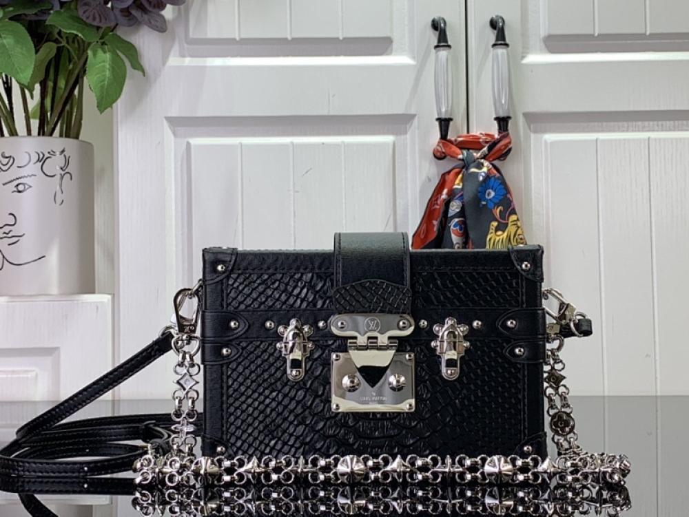 Elegant Shoulder Bag