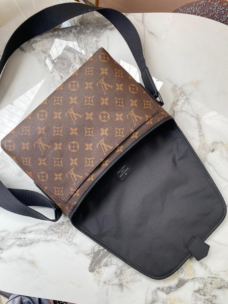 Modern Refined Shoulder Bag