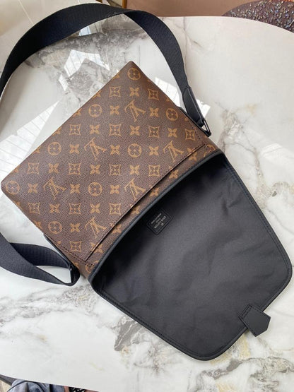 Modern Refined Shoulder Bag