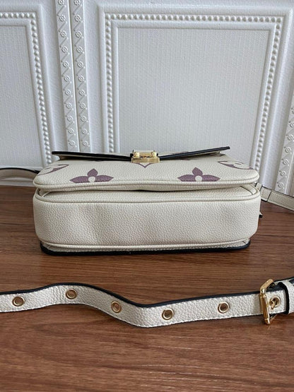 Modern Elegant Leather Shoulder Bag – Limited Edition