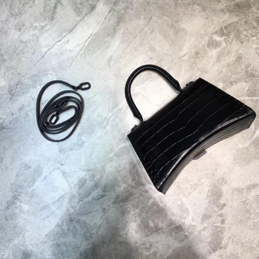 Classic Leather Shoulder Bag