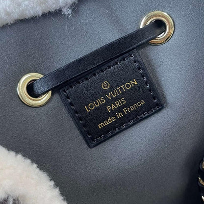 Modern Refined Lambskin Shoulder Bag