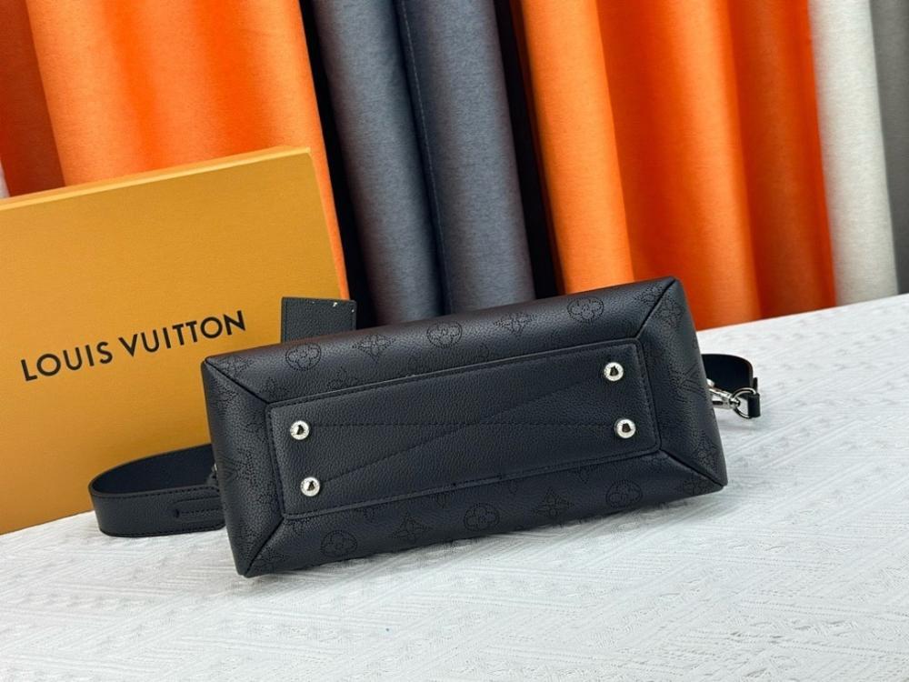 Elegant Leather Shoulder Bag – Limited Edition