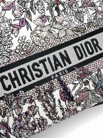 Luxury Refined Embroidered Shoulder Bag