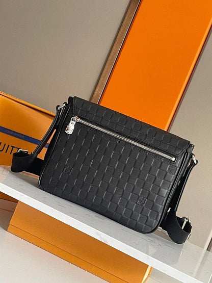 Modern Luxury Leather Shoulder Bag – Limited Edition