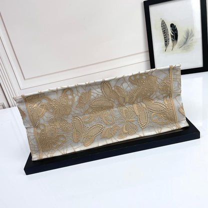Modern Elegant Embroidered Shoulder Bag – Limited Edition