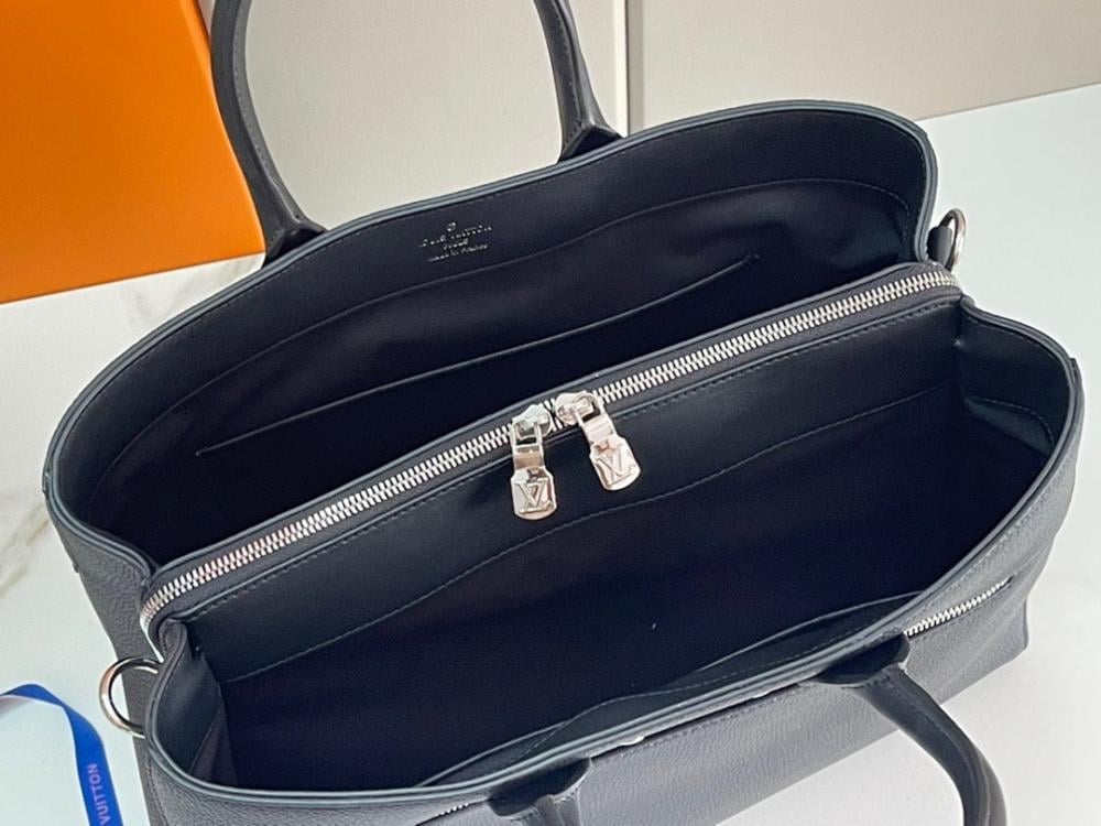 Stylish Refined Leather Shoulder Bag