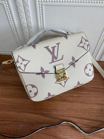 Modern Elegant Leather Shoulder Bag – Limited Edition