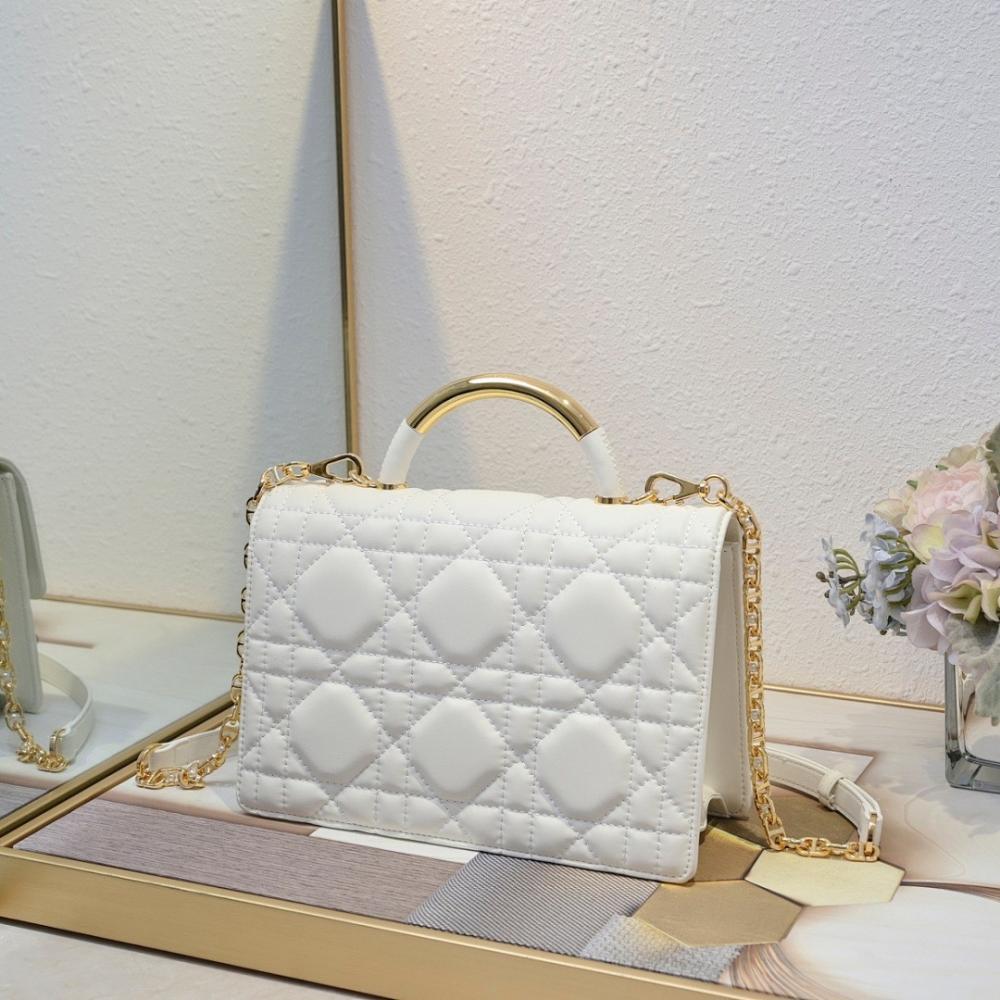 Modern Elegant Quilted Shoulder Bag