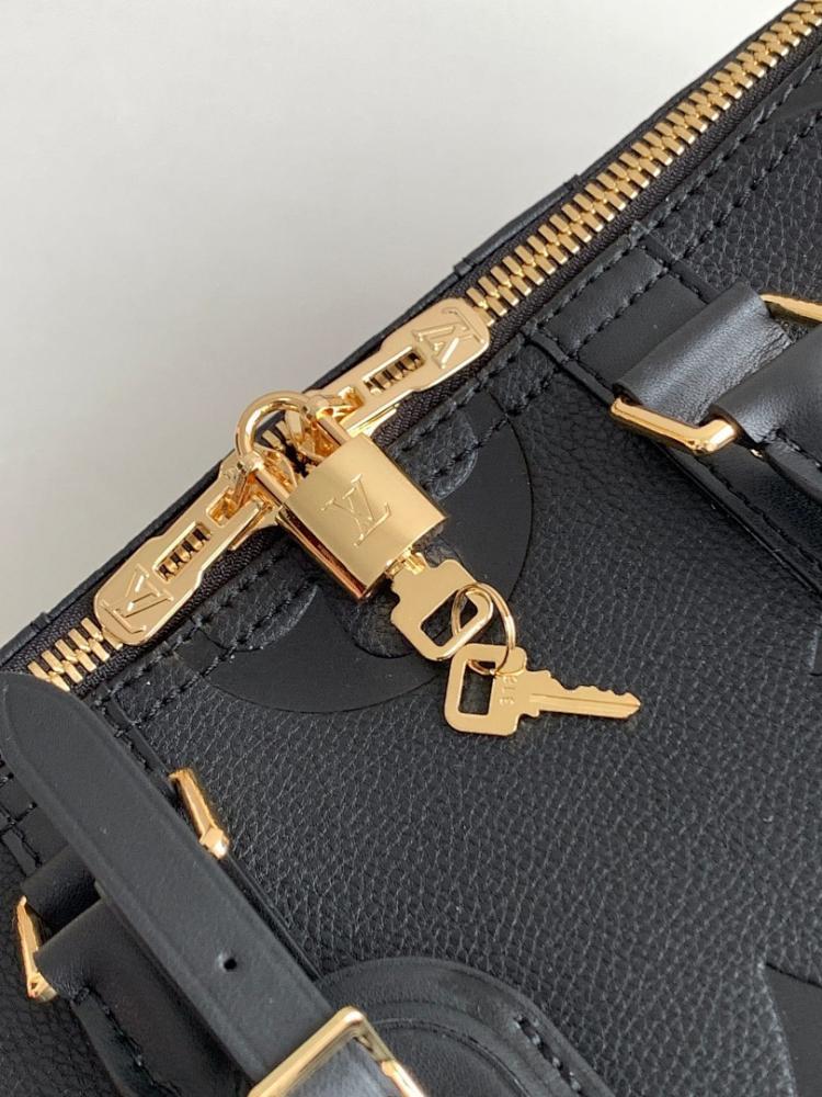 Classic Refined Leather Shoulder Bag