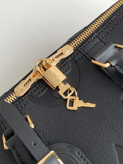 Classic Refined Leather Shoulder Bag