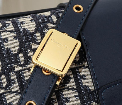 Alma Leather Shoulder Bag