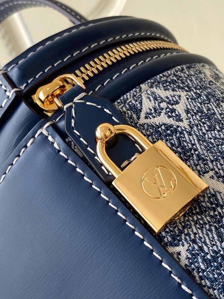 Elegant Leather Shoulder Bag – Limited Edition