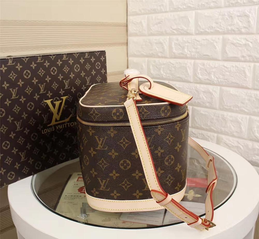 Stylish Refined Gold Monogram Leather Shoulder Bag