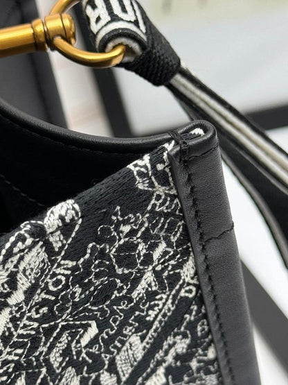 Modern Premium Embroidered Leather Shoulder Bag