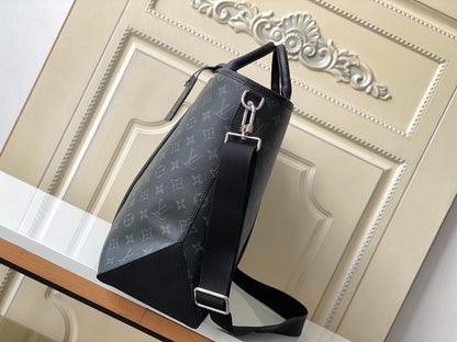 Stylish Refined Black Leather Shoulder Bag