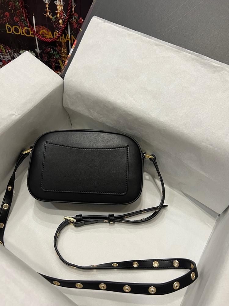 Modern Italian-Inspired Shoulder Bag