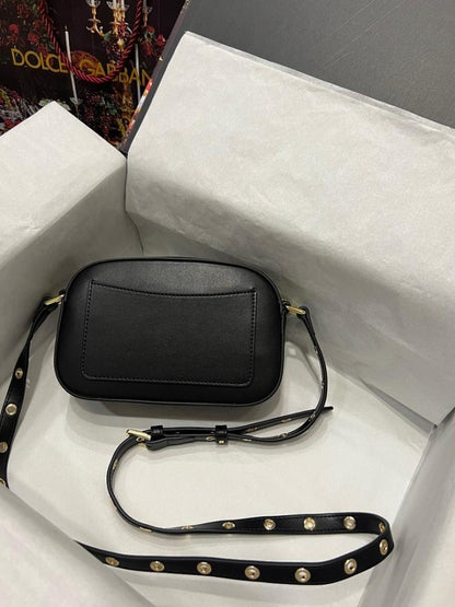 Modern Italian-Inspired Shoulder Bag