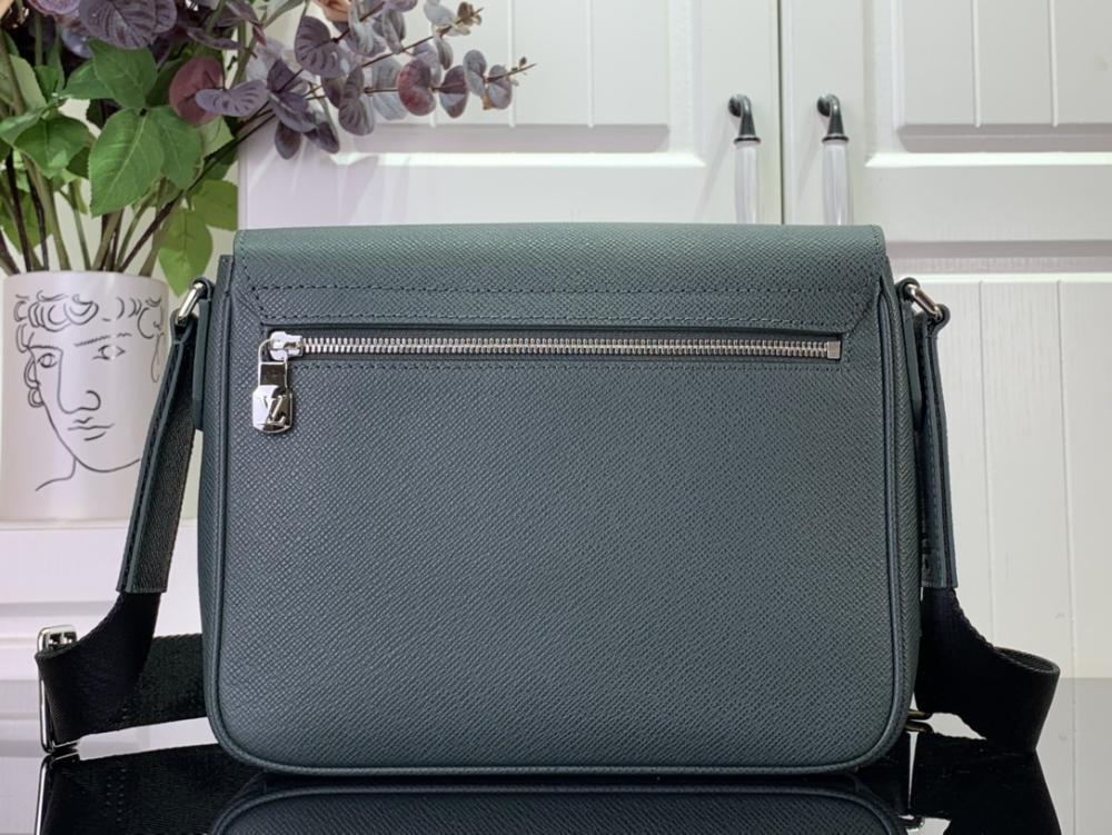 Classic Shoulder Bag