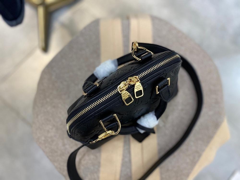 Stylish Leather Crossbody Bag – Special Edition