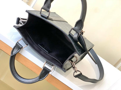 Classic Modern Leather Shoulder Bag