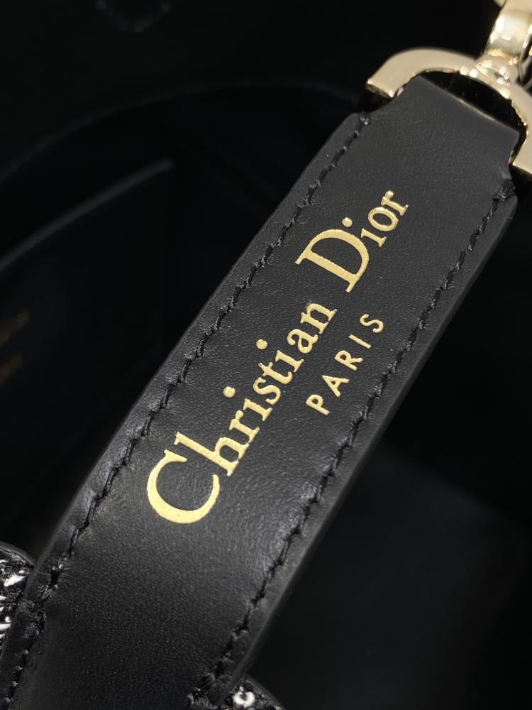Classic Leather Shoulder Bag