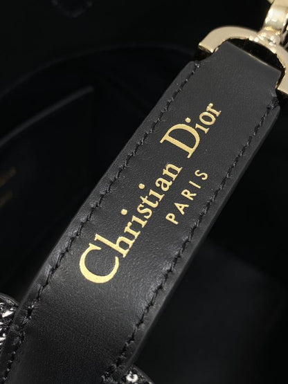 Classic Leather Shoulder Bag