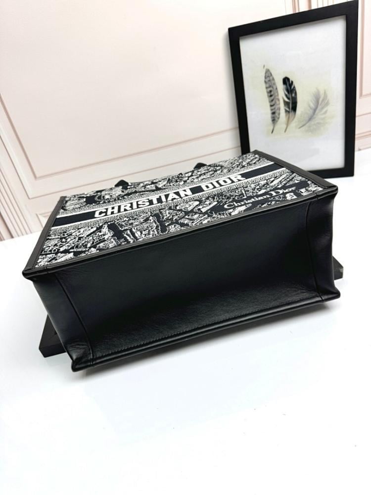 Modern Premium Embroidered Leather Shoulder Bag