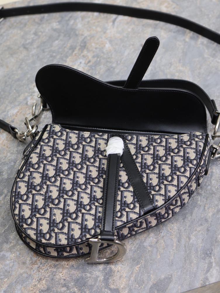 Classic Shoulder Bag