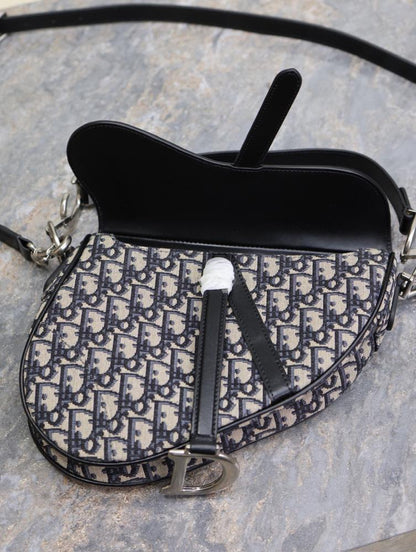 Classic Shoulder Bag