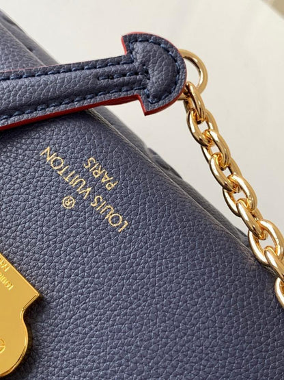 Elegant Refined Leather Shoulder Bag