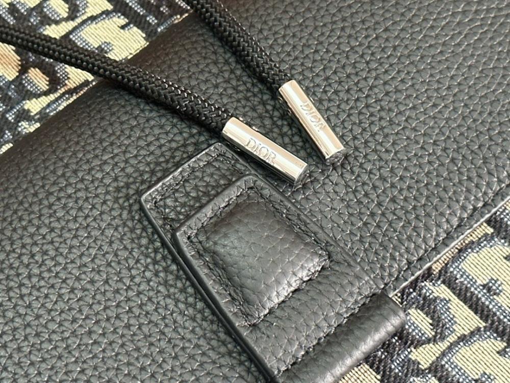 Stylish Calfskin Crossbody Bag – Limited Edition