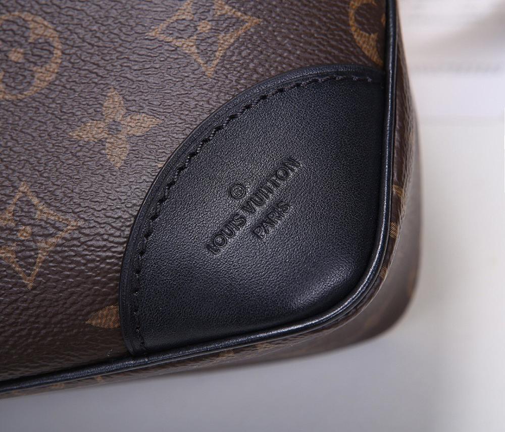 Classic Refined Leather Shoulder Bag