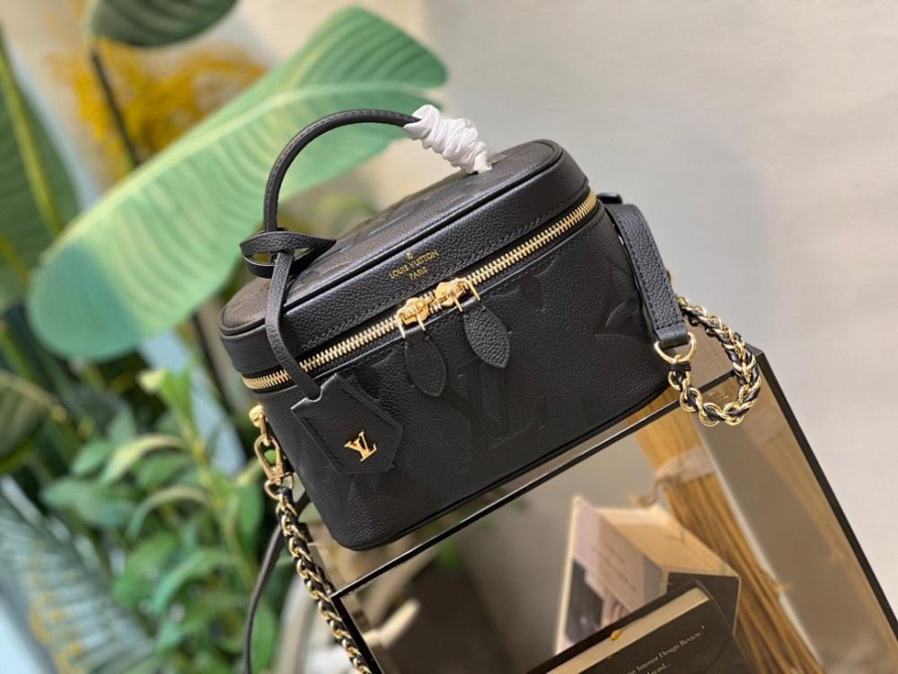 Classic Woven Leather Shoulder Bag – Limited Edition