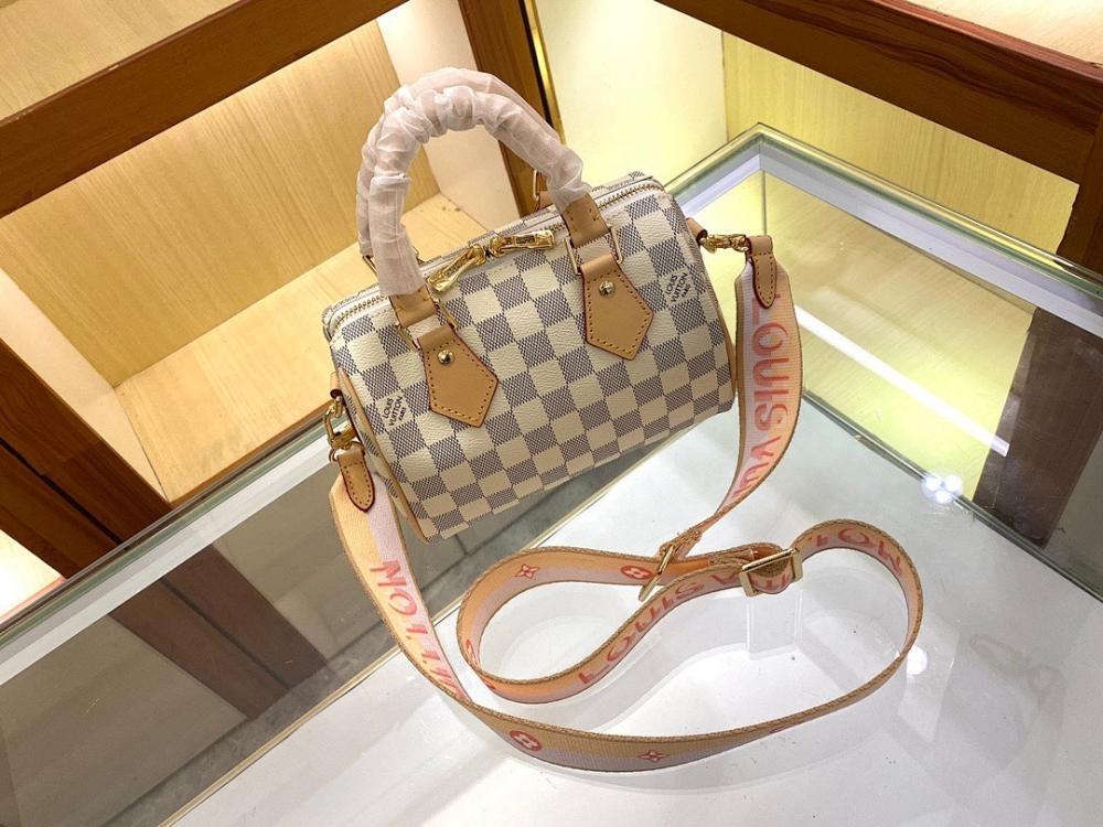 Elegant Refined Leather Travel Bag