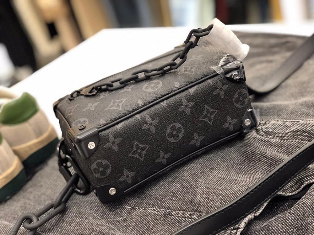 Modern Elegant Crossbody Bag