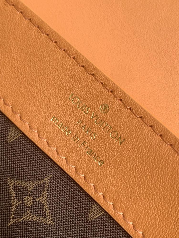 Classic Leather Shoulder Bag