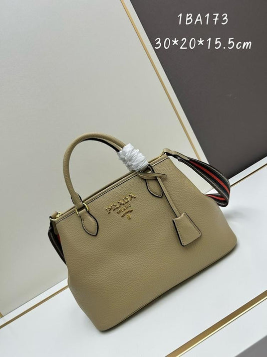 Classic Elegant Leather Shoulder Bag – Limited Edition