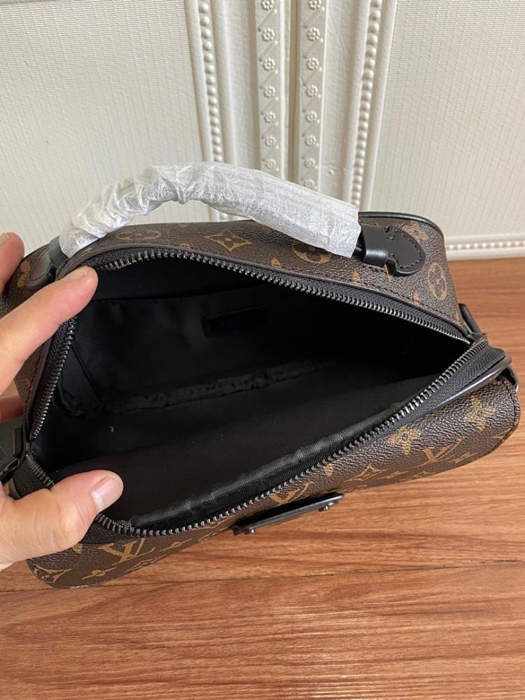 Stylish Refined Black Canvas Travel Bag