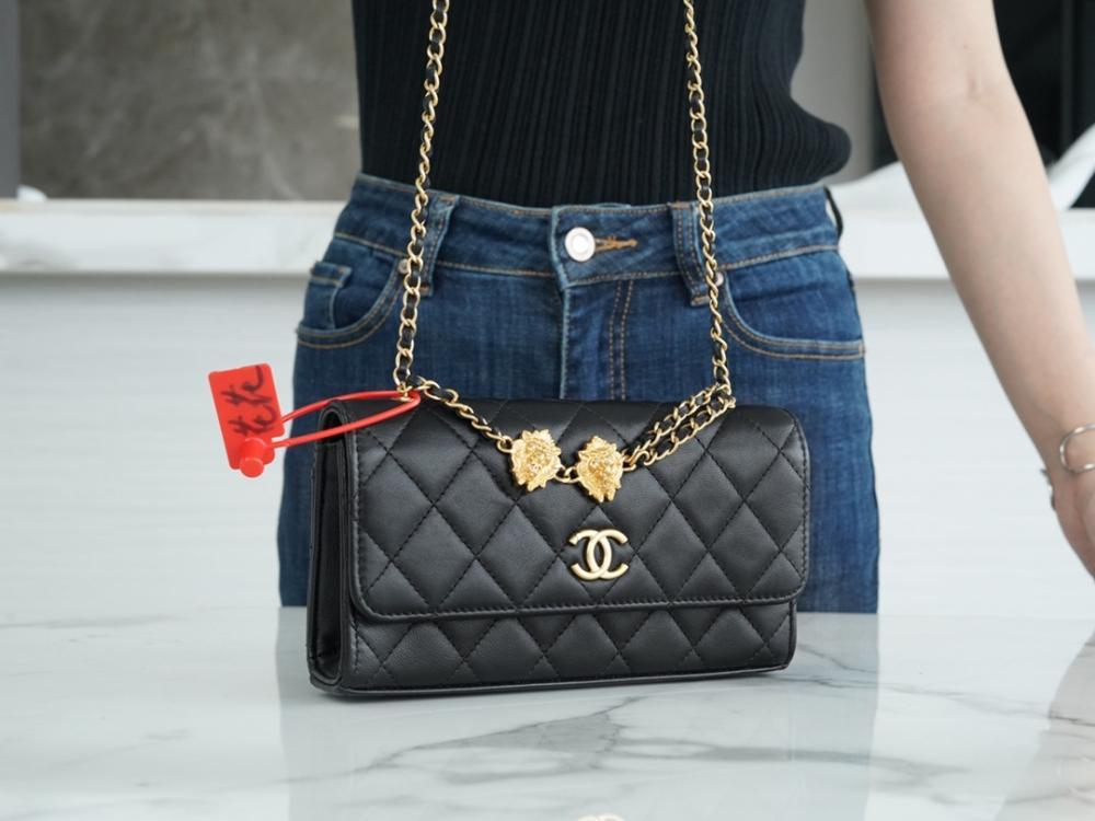 Elegant Leather Shoulder Bag