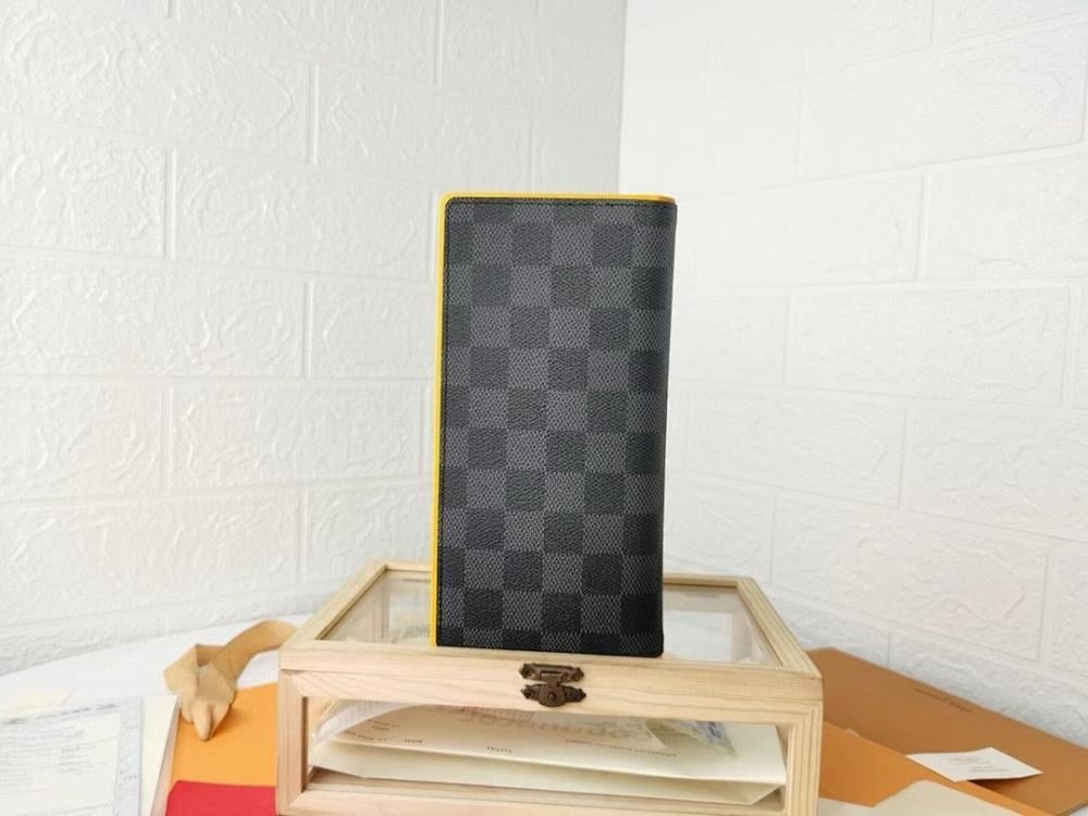 Modern Elegant Leather Wallet – Limited Edition