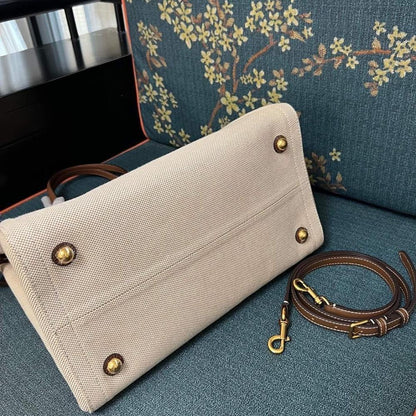 VLogo Signature Leather Shoulder Bag
