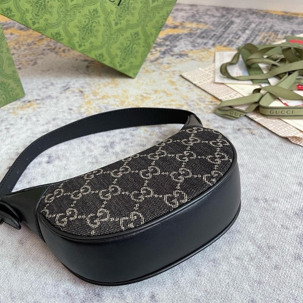 Elegant Refined Crossbody Bag