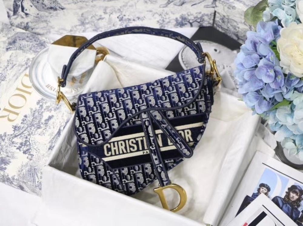 Classic Shoulder Bag