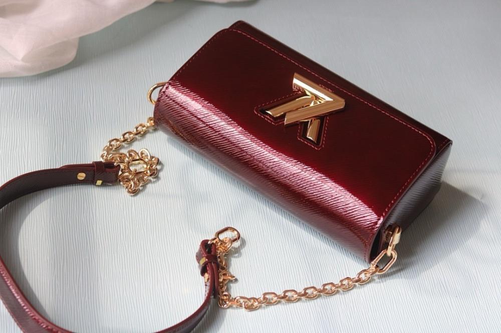 Modern Elegant Leather Shoulder Bag