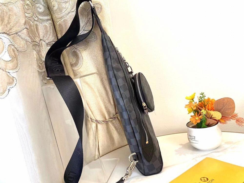Elegant Refined Leather Crossbody Bag