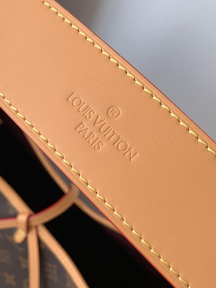Modern Leather Shoulder Bag – Limited Edition