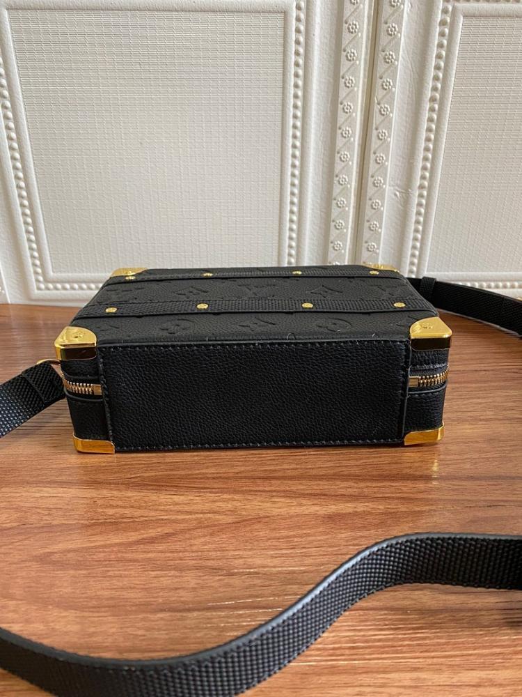Elegant Refined Studded Leather Shoulder Bag