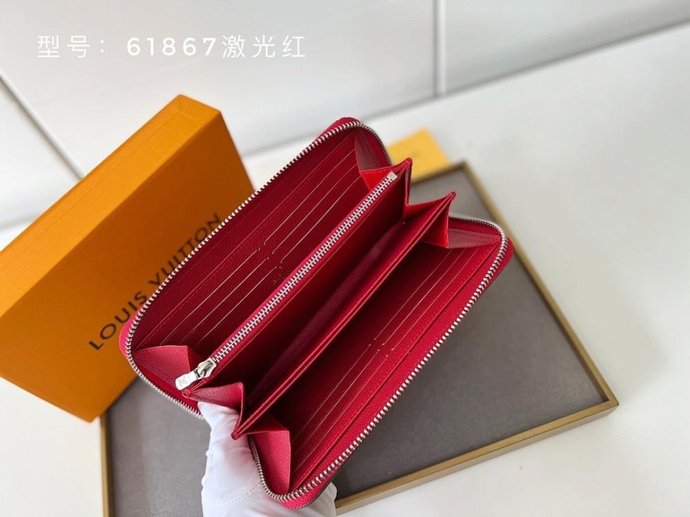 Elegant Gold Wallet – Limited Edition