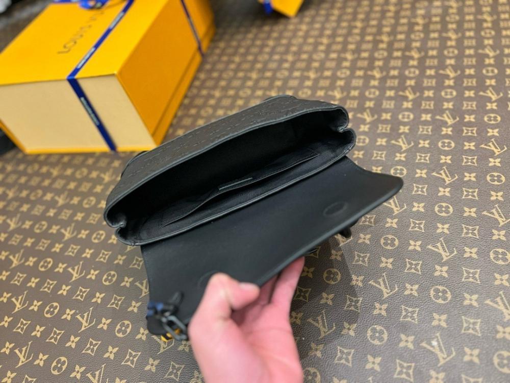 Stylish Refined Leather Crossbody Bag
